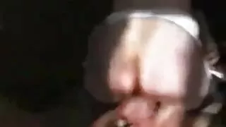 Uzun saçlı amatör Blake her iki delik ile oynuyor turbanlı sert porno