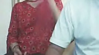 Bir tesisatçı ile hard lezbiyen porno anne